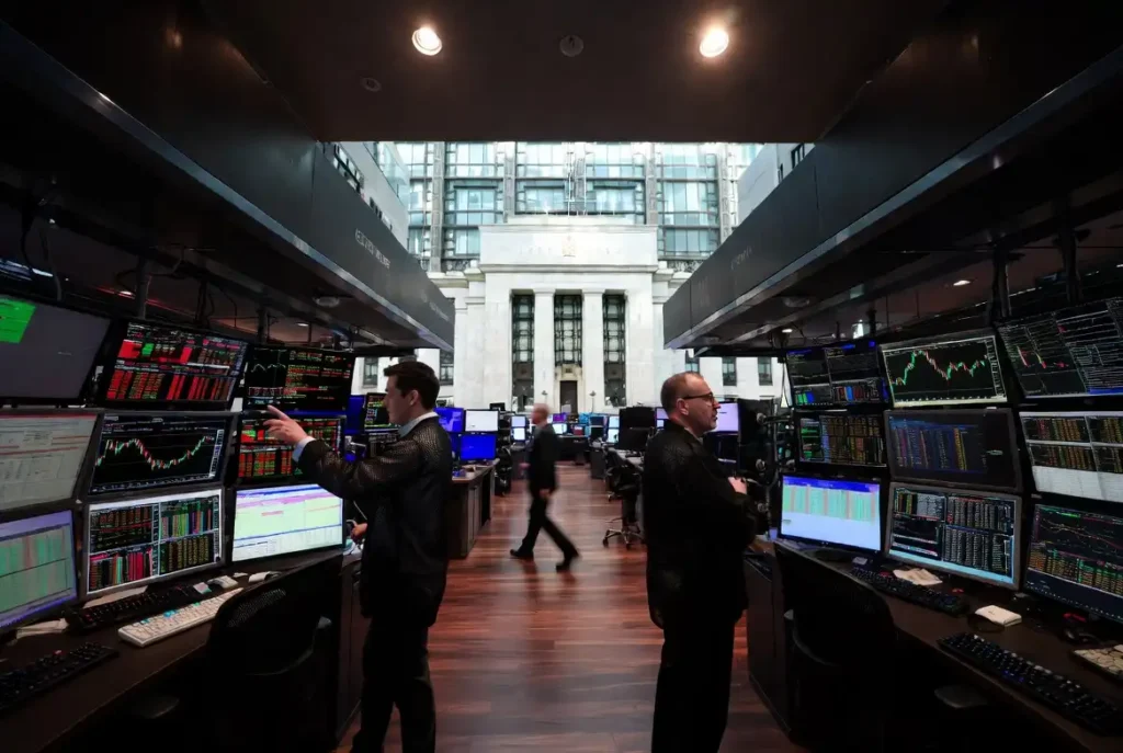 Wall Street traders watching monitors as Federal Reserve May 2026 minutes are released