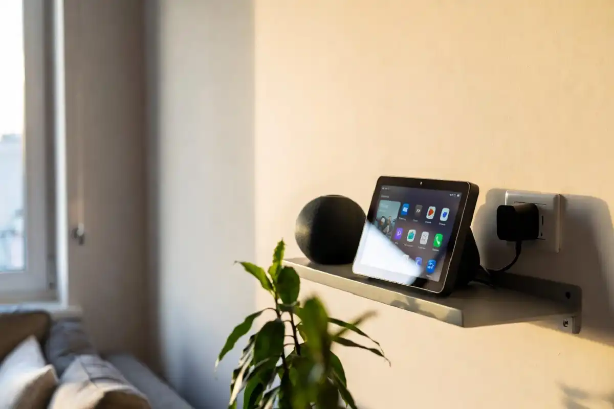 Amazon Alexa gadgets including an Echo speaker and a smart display on a living room shelf