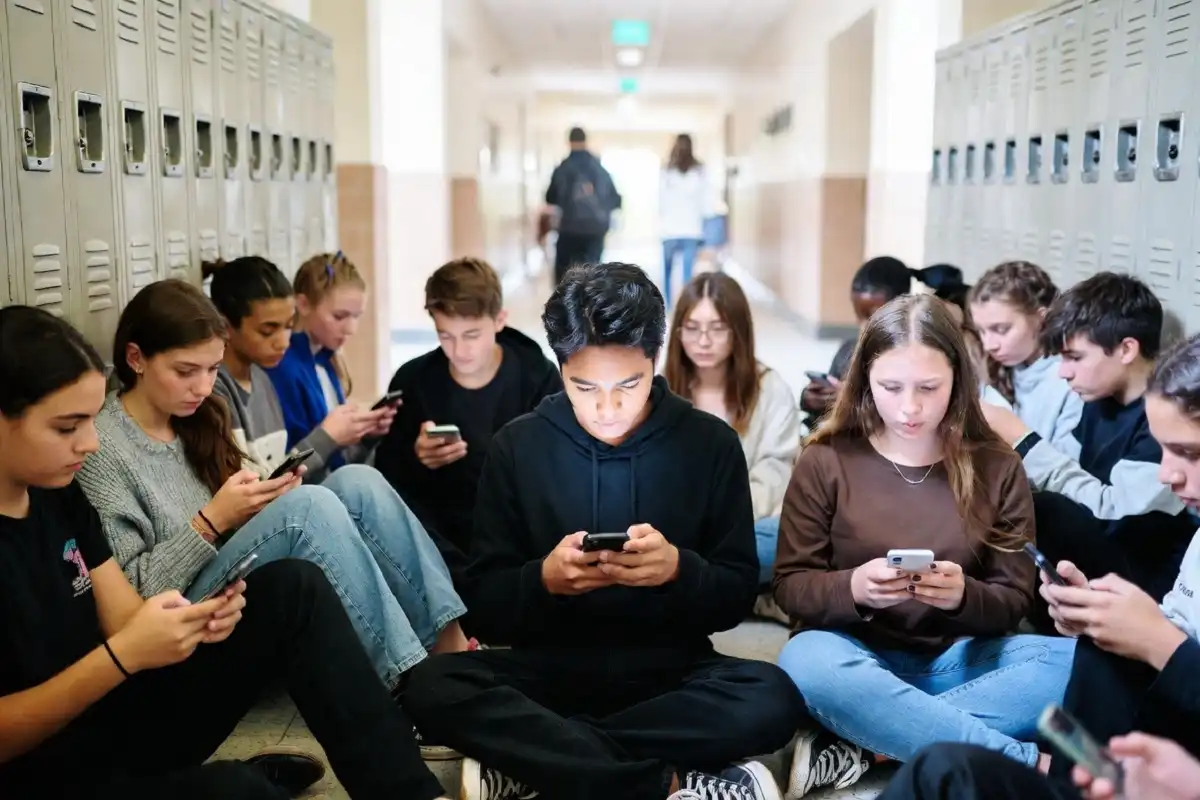 Canada teen social media ban