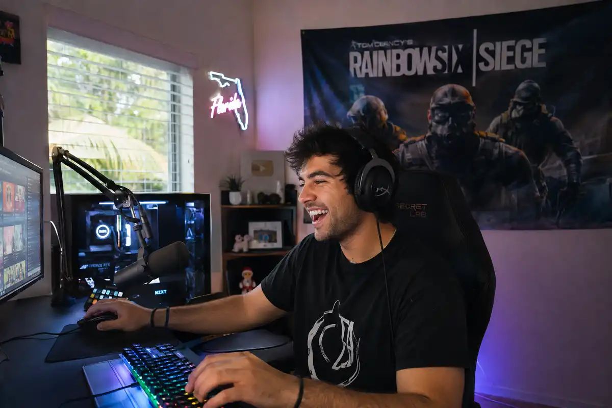 Nicholas Stewart, known as Jynxzi, streaming Rainbow Six Siege from his Florida studio